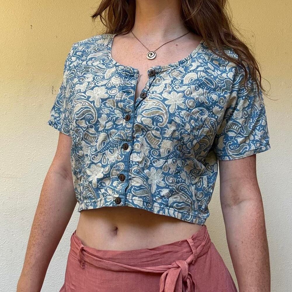 Batik pattern cropped button up - Picture 2 of 7